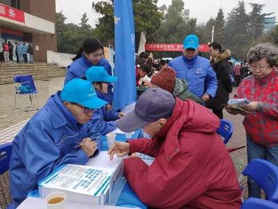 春雨中的守護者 社會經濟咨詢服務的溫暖行動